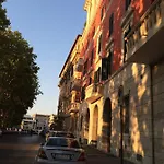 Pensión Augustana House And