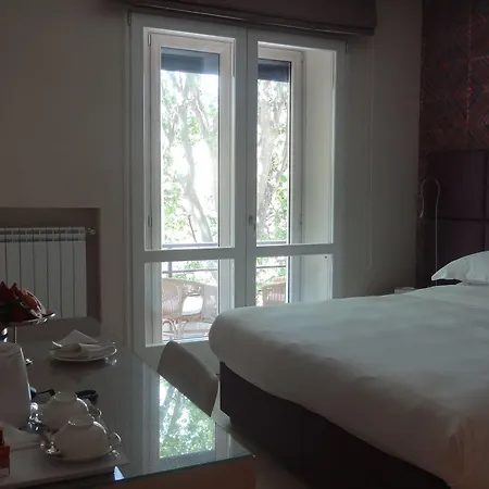 Augustana House And 4* Rom