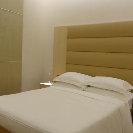 Augustana House And 4* Rom