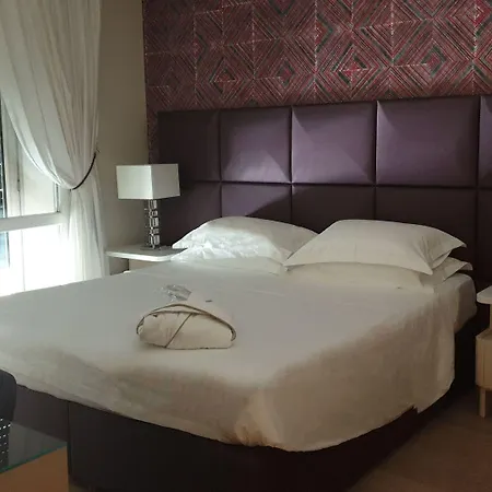 Augustana House And 4* Rom